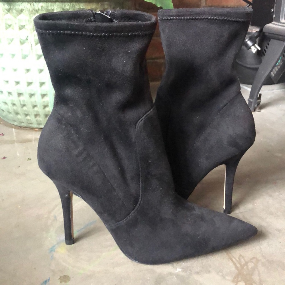 Black Pointy Toe Heeled Booties